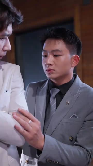 六年后她带双宝虐翻前夫（80集）热播短剧来袭