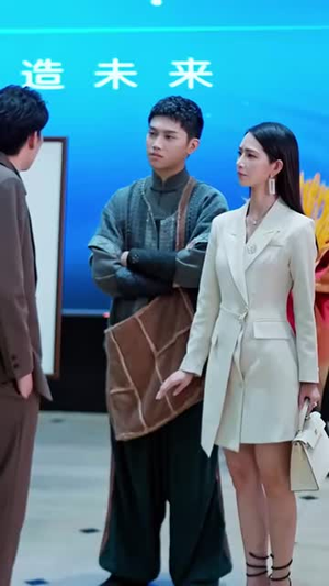 下山后，我被四个绝色师姐包围了（79集）好看又上头短剧