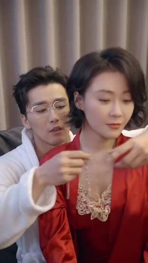 三个女人一台戏(77集) 三个女人一台戏(77集)热播短剧来袭