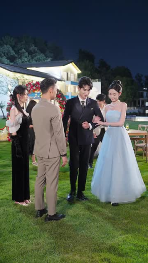 学姐请庇护（60集）熬夜追短剧